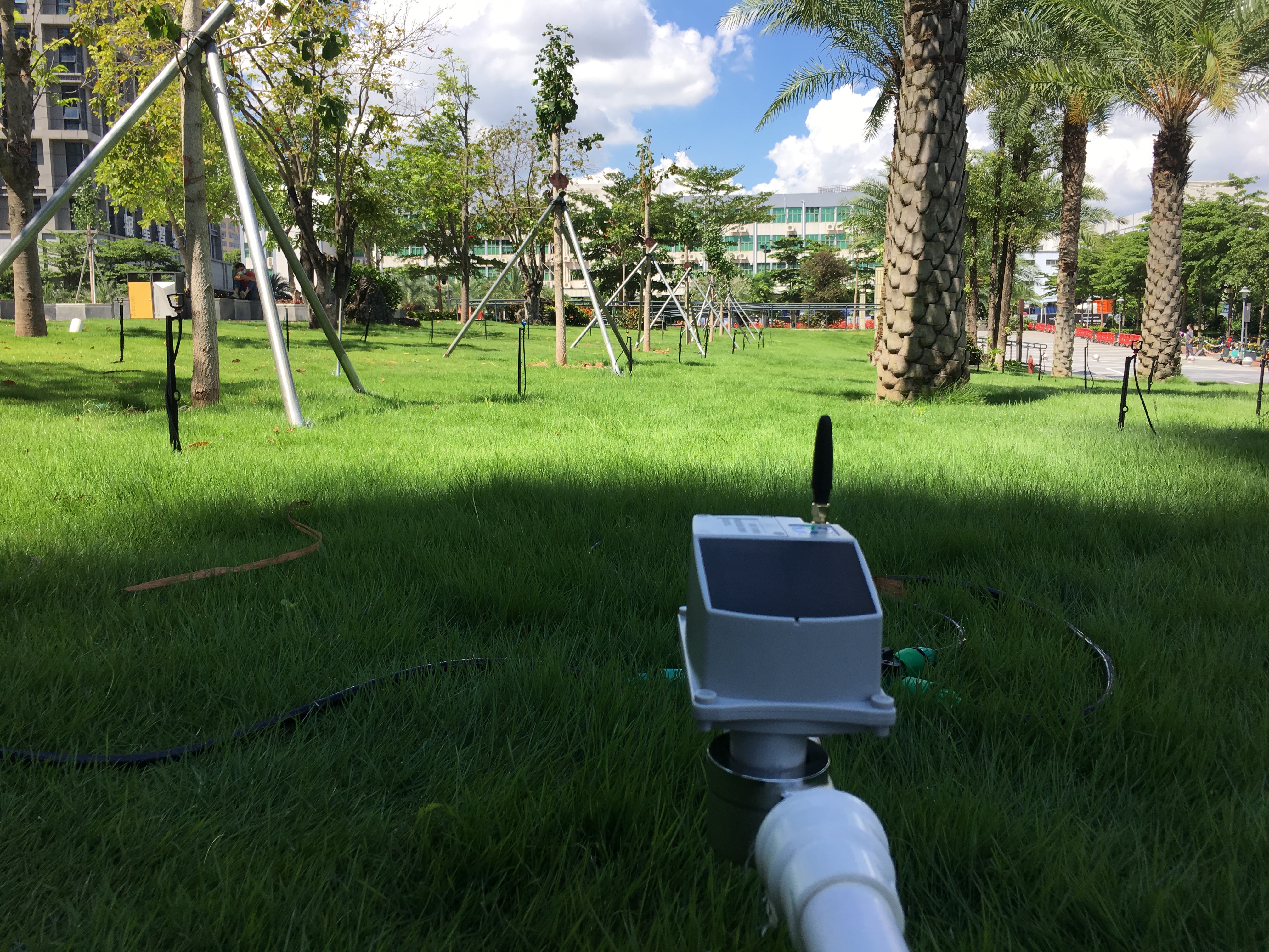Temporizador de mangueira de jardim inteligente controlado por GSM com serviços de IoT totalmente gerenciados